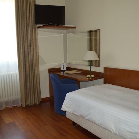 City Hotel Βαρέζε Εξωτερικό φωτογραφία